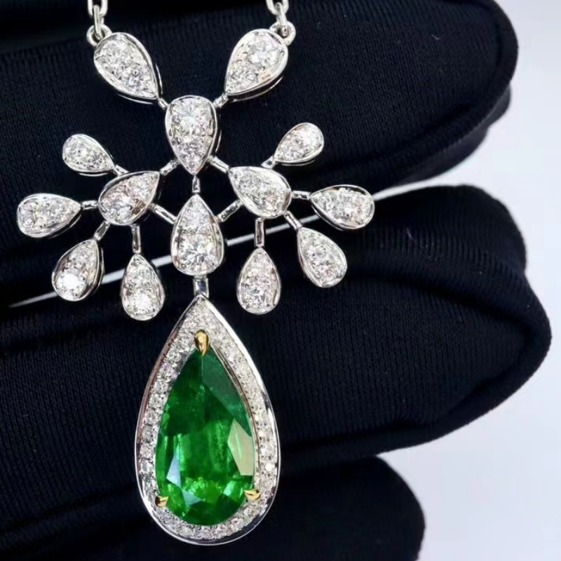 Nyt design Privat brugerdefineret 18k guld med 2.00ct Emerald Halskæde med Guild Inspection Certificate